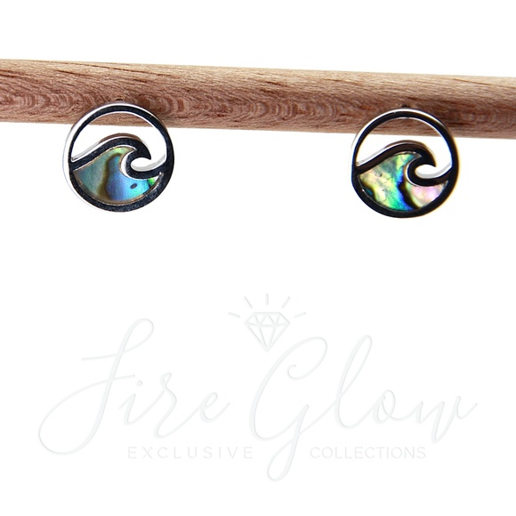 Rhodium Plated Oyster Shell Wave Earring - Picture 3 of 11